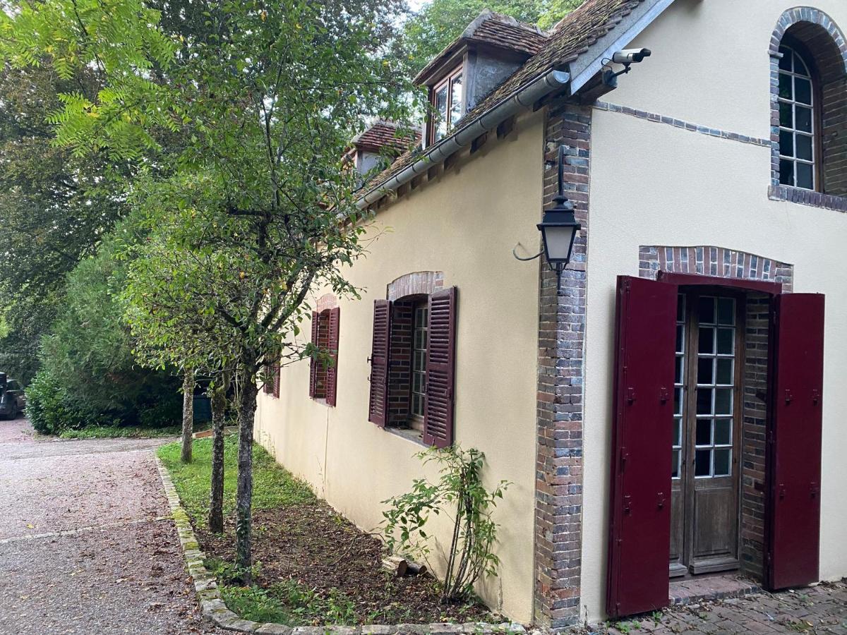 Le Charme Villa Mézilles Екстериор снимка